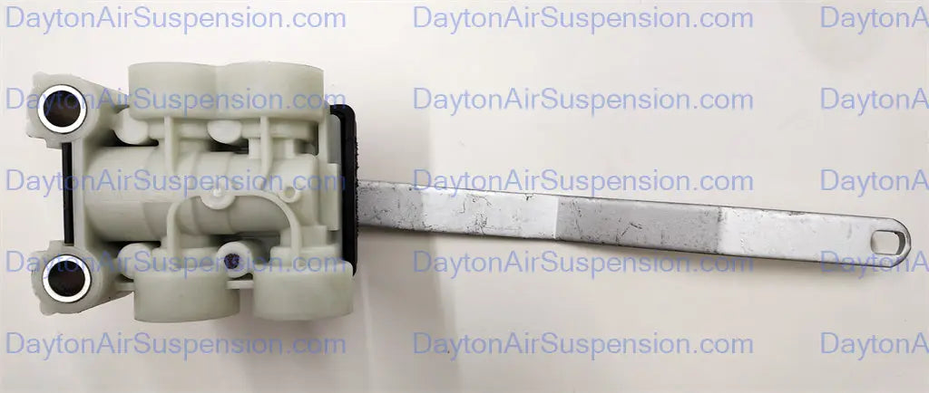 Wabco Leveling and Height Control Valve - S464-008-011-0 Wabco